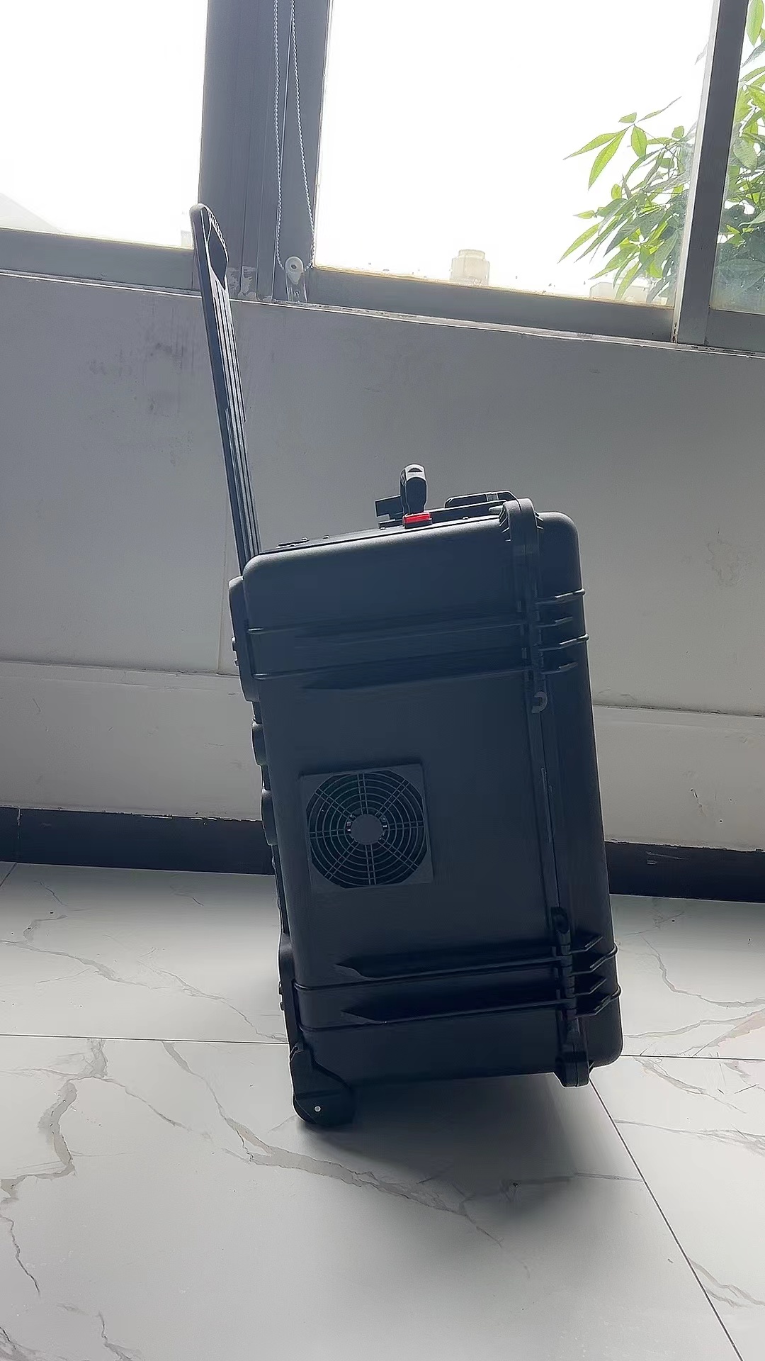 九原手拉箱型移动通信干扰器